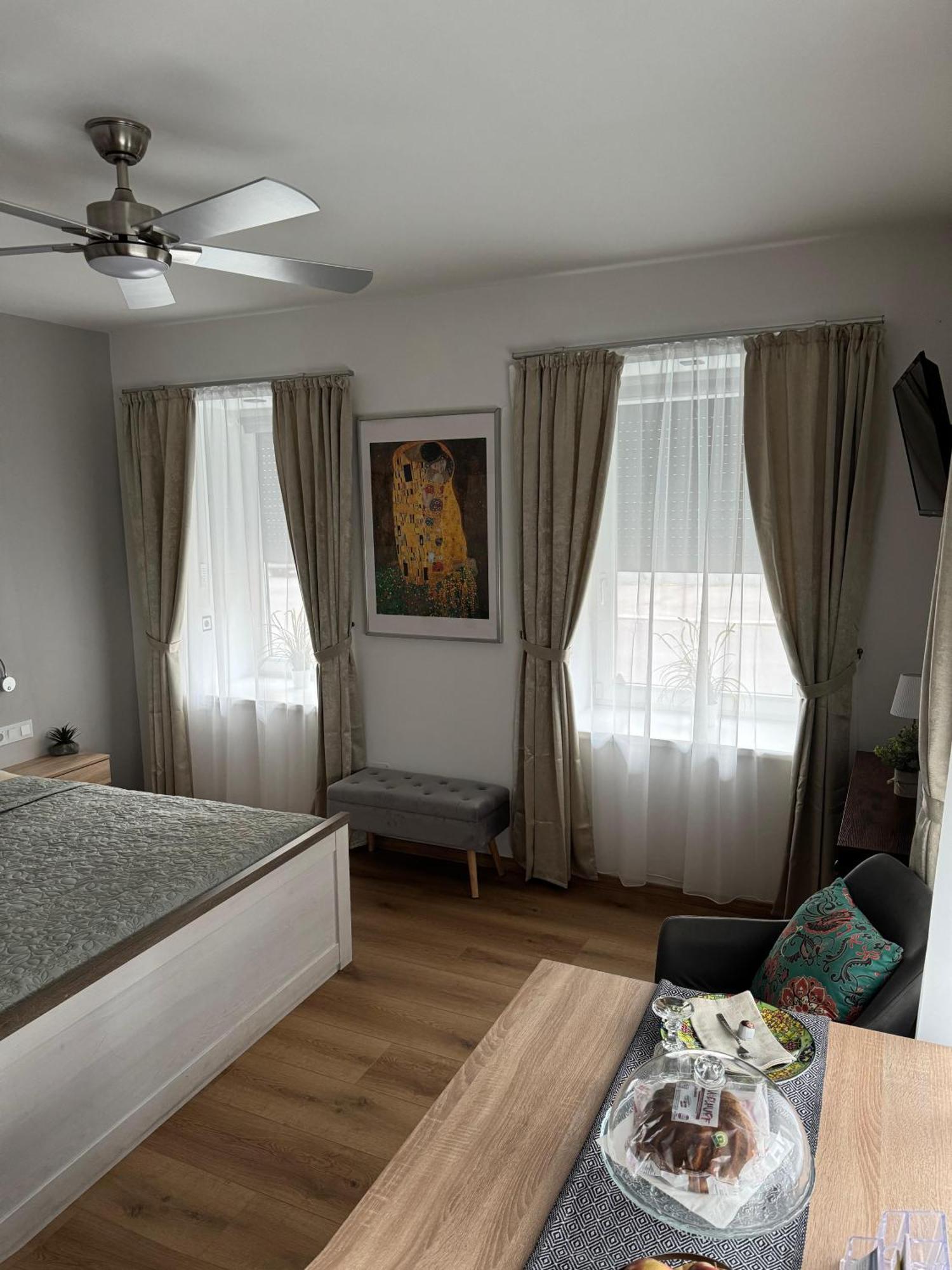 Schonbrunn Apartment Vienna