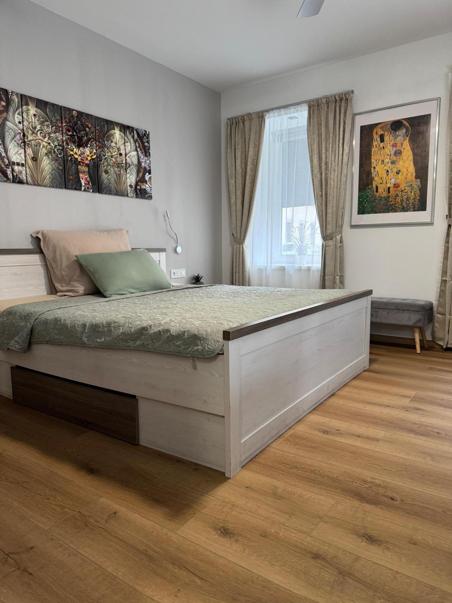Schonbrunn Apartment *